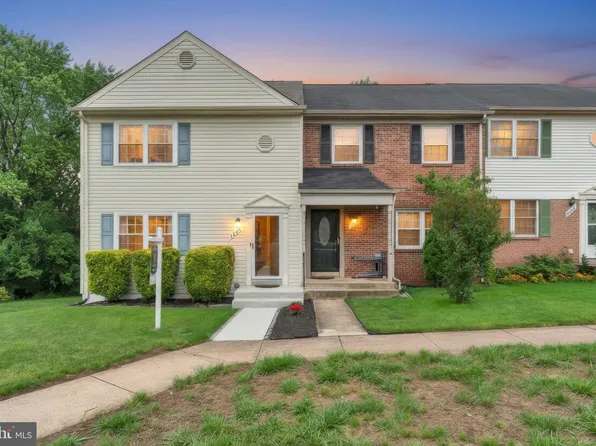 8683 Point Of Woods Dr, Manassas, VA 20110