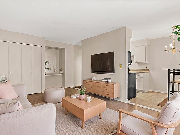 4th image of 814 9th Ave S APT 4