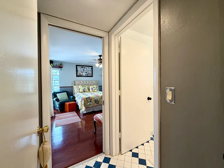 White Oak Ln — Photo 6