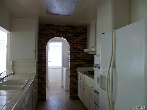 3rd image of 2267 Avenida Del Vis