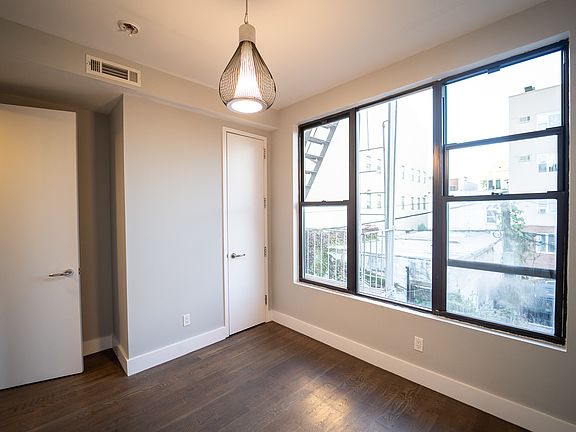4th image of 18 Dodworth St #2RR