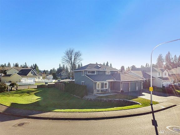 2nd image of 901 23rd Pl SE