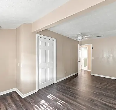 1201 E Chelsea St — Photo 20