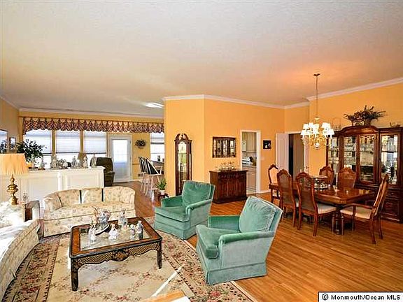4th image of 33 Greensprings Dr