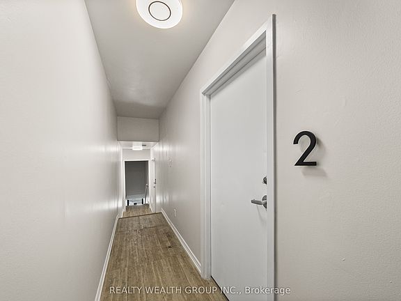 5th image of 566 Queen St W
