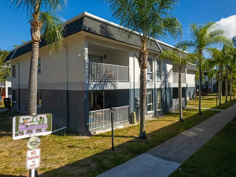 Palm Square Homes — Photo 40
