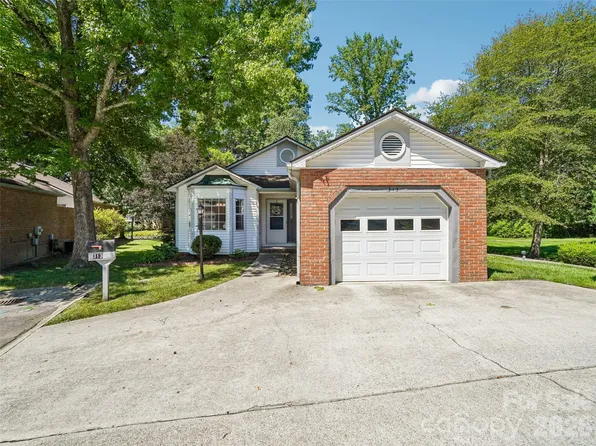 313 Somerton Ct, Hendersonville, NC 28791