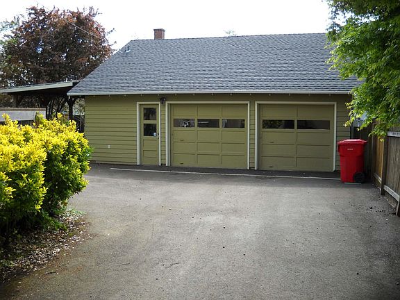 Detached garage/shop