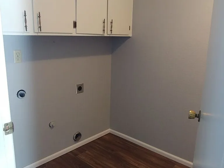 323 S 40th Pl #A — Photo 4