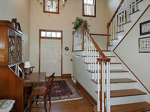 2nd image of 103 Golfview Dr
