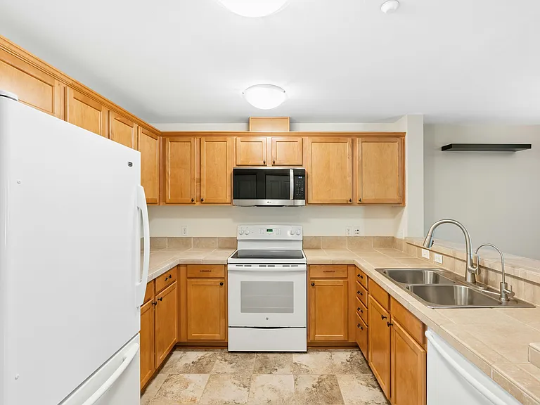 1652 25th Pl NE #203 — Photo 14
