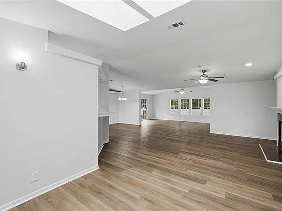 3rd image of 100 SE 81st St