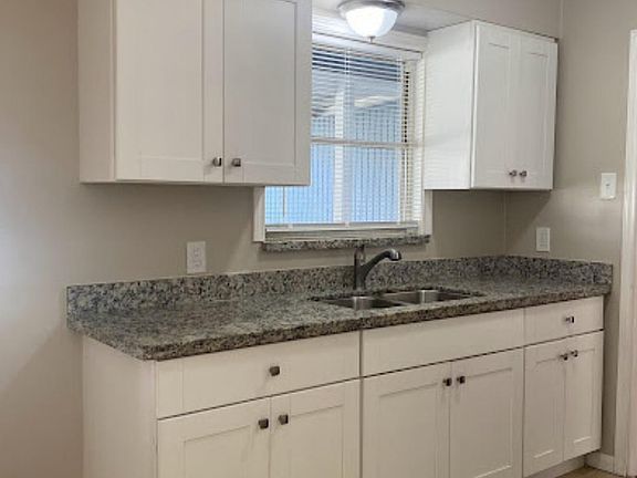 5th image of 2107 Ontario St