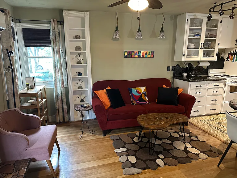 1313 Marion St NE — Photo 6