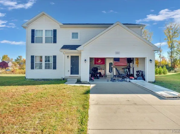 1031 Kemperwood Ct, Howell, MI 48843