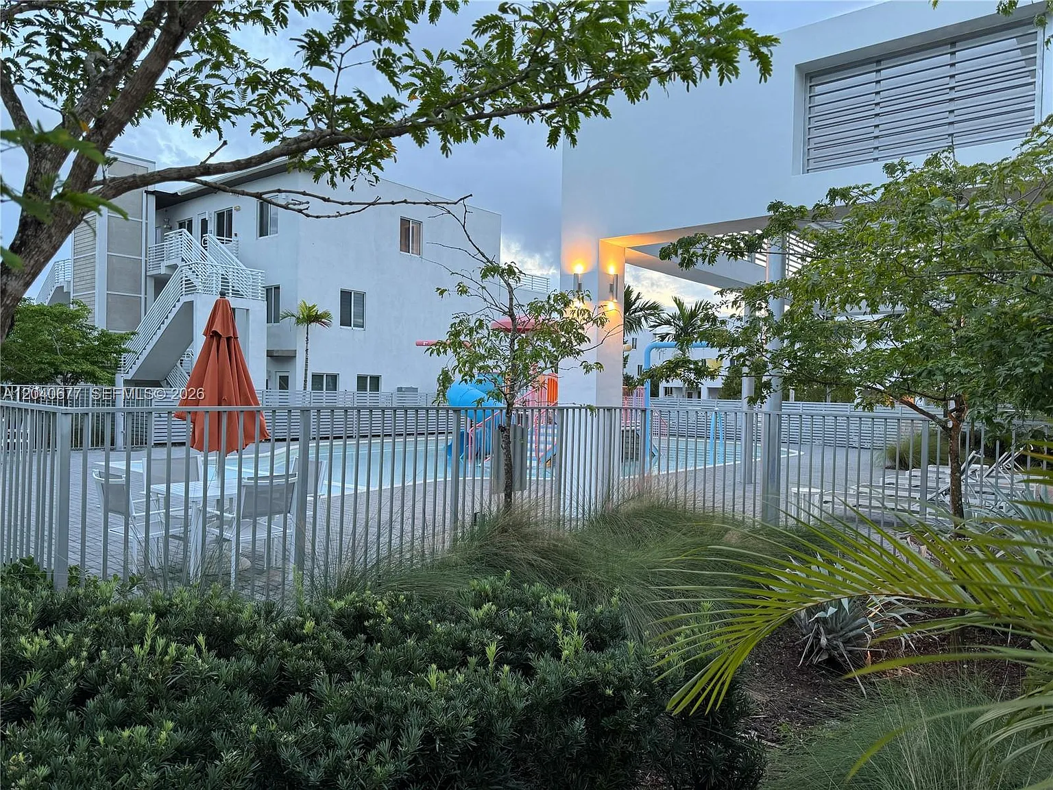 3 bed, 2.5 bath, 2379 sqft, $4,100 — Photo 3