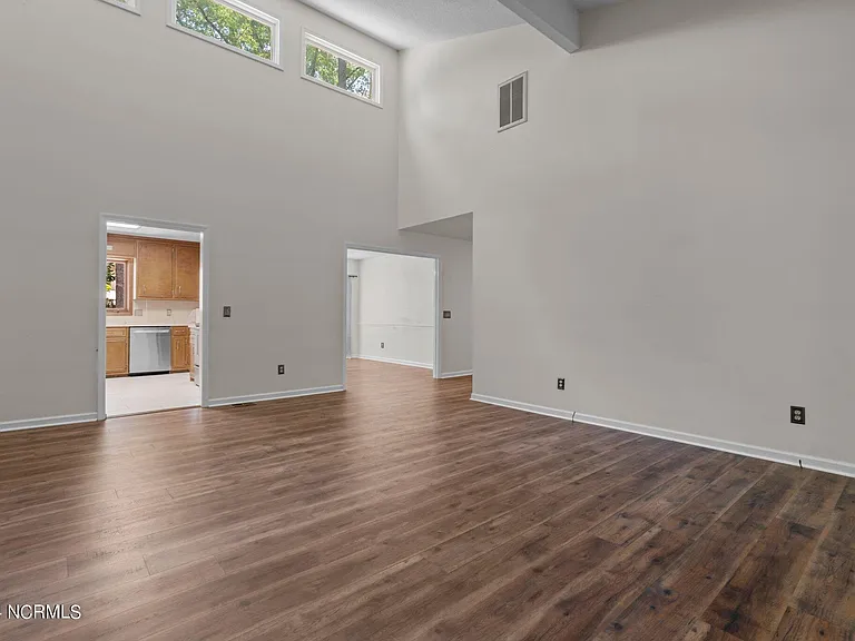 618 Chelsea Dr — Photo 9