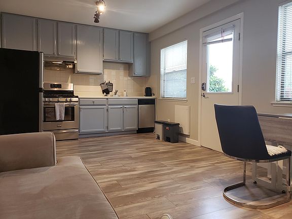 2nd image of 2425 21st Ave