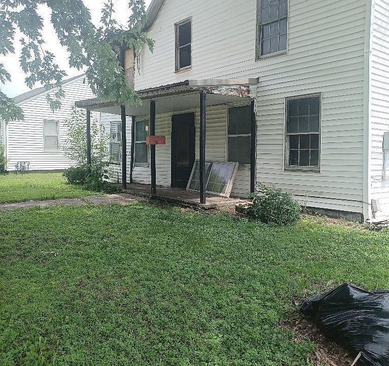 1st image of 903 Woodward St
