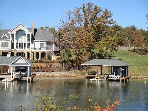 3rd image of 436 Saddleridge Dr