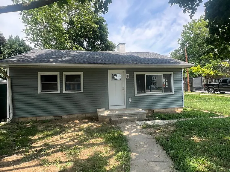 403 D St — Photo 2