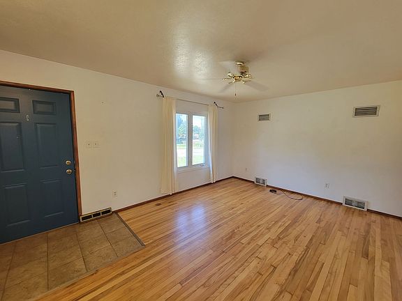 3rd image of 722 Newman Ave