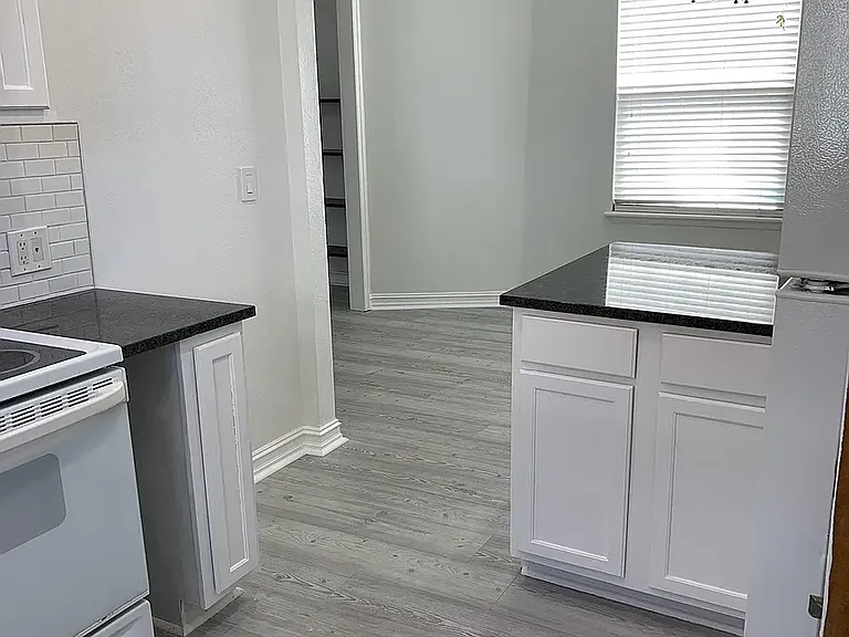 725 S Wyandotte Ave — Photo 4
