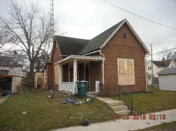 909 W Howard St, Muncie, IN 47305
