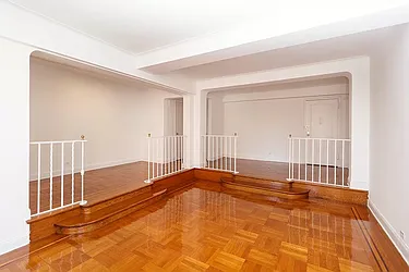 Rented by R New York