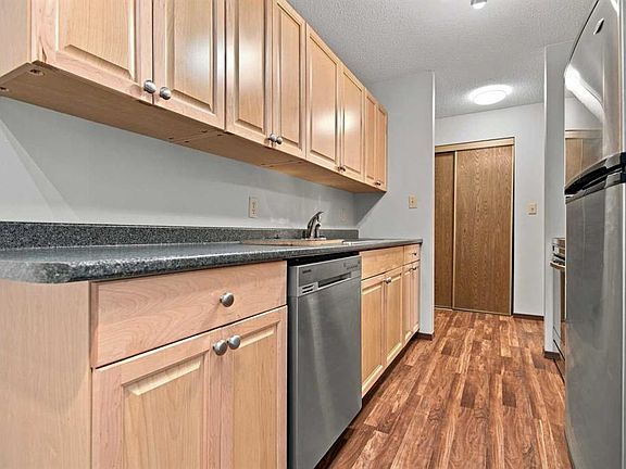3rd image of 71 W Cosgrove Cres #305-RED