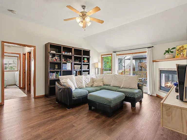 4615 Springview Dr — Photo 4