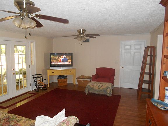 5th image of 3921 Meek Dr