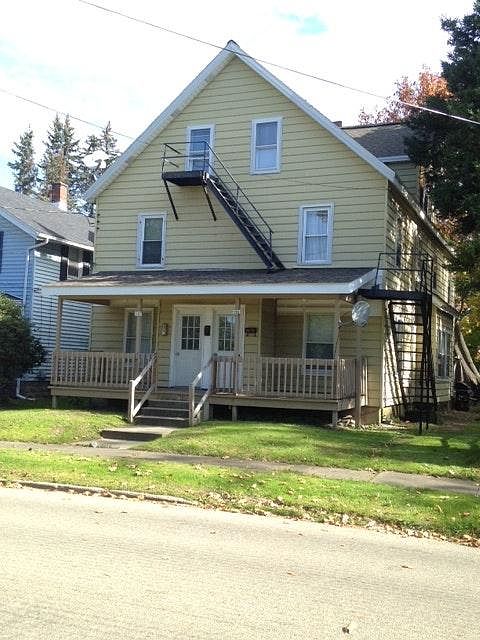 1st image of 216 Hallock St #3