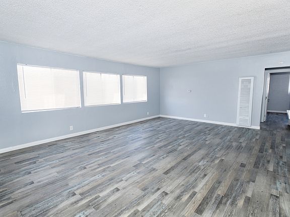 4th image of 12633 S Figueroa St APT 23