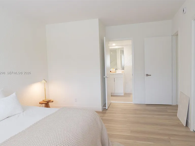 3250 N Palm Aire Dr #202 — Photo 10