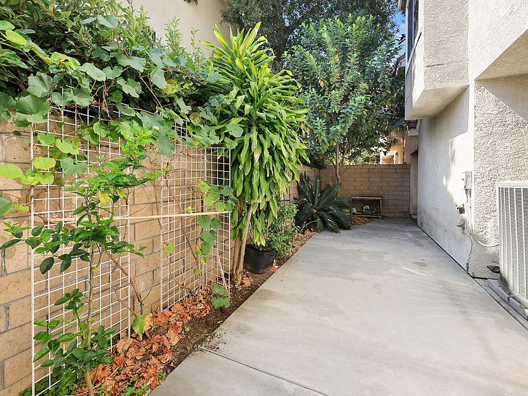 407 E Duarte Rd #C — Photo 29