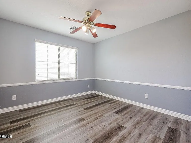 10863 W Washington St — Photo 35