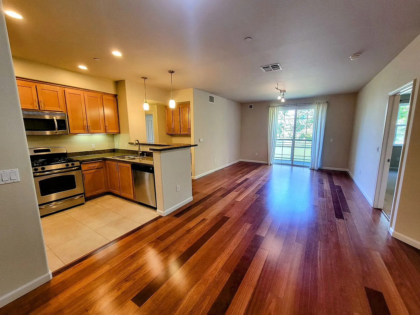 Stunning 2 Bed 2 Bath Penthouse Condo in Los Altos. Great Schools and Location! — Photo 3