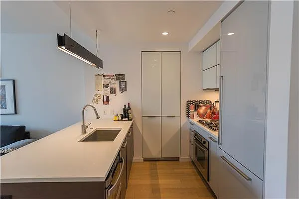 Rented by R New York | media 8