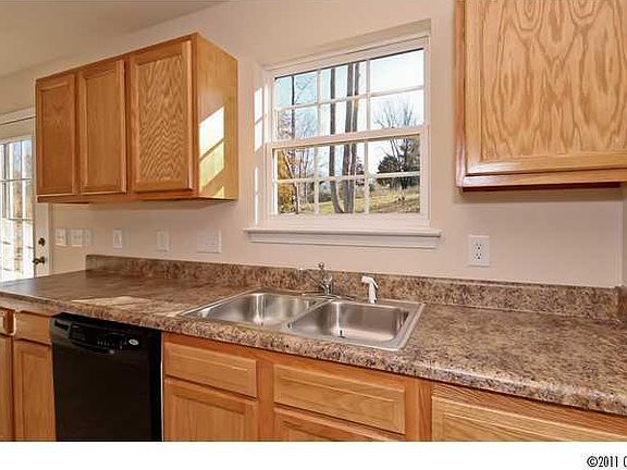 4th image of 177 Swann Crossing Dr