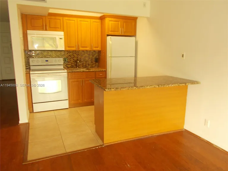 1400 SW 124th Ter #205Q — Photo 22