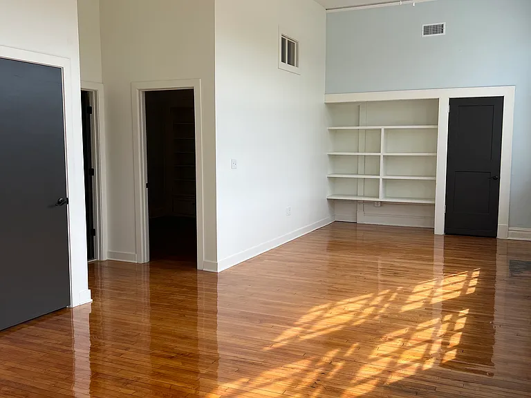 Pulaski Lofts — Photo 17