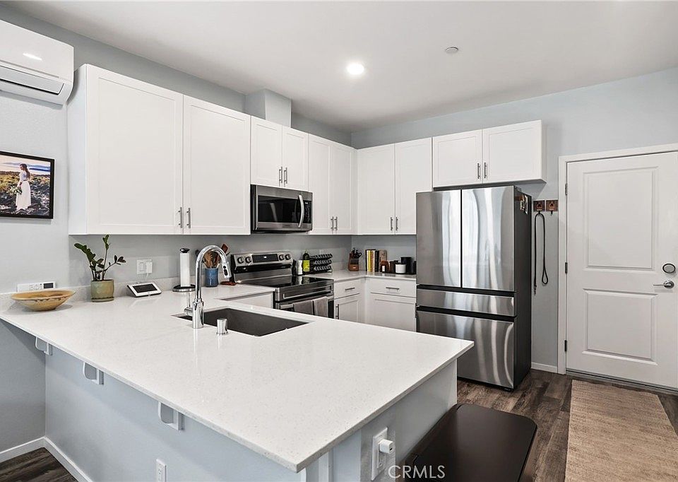 1st image of 1051 Cooper Pl