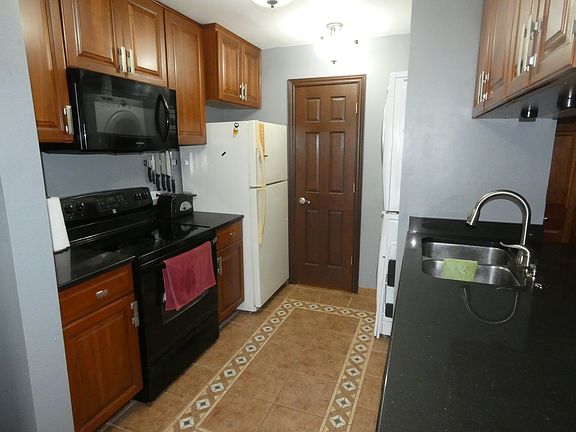 4th image of 1182 E Greenbriar Ln