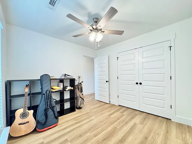 681 Kendra St — Photo 18