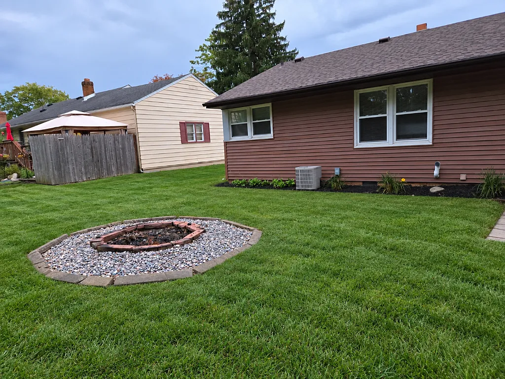 3 bed, 1000 sqft, $2,100 — Photo 3