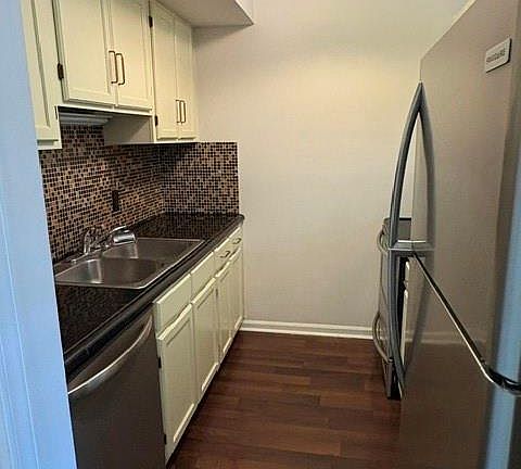 2nd image of 430 Queens Rd APT 632