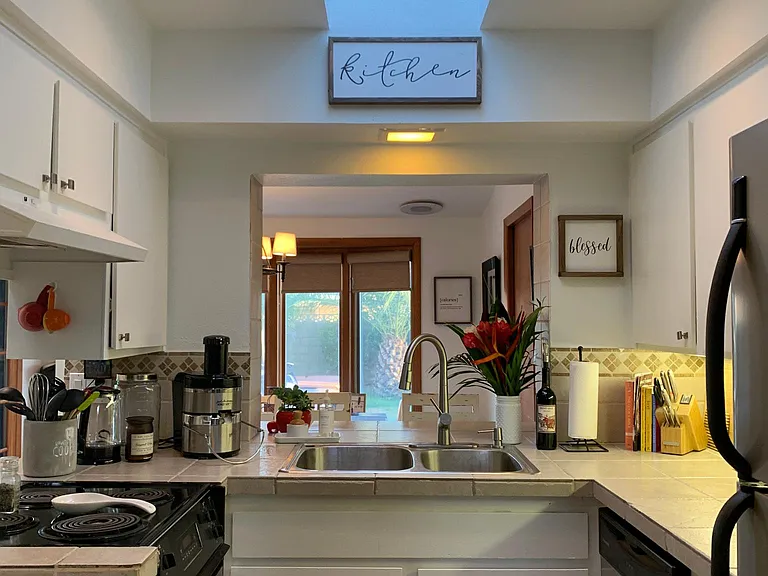 1019 E Manhatton Dr — Photo 7