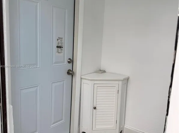 6613 Evergreen Dr, Hollywood, FL