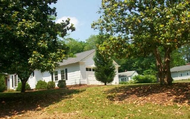 2nd image of 800 Maple Ave